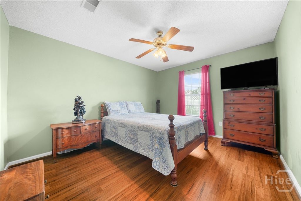 Image 10 of property listing at 2006 Dawson Lane, Rincon, GA 31326