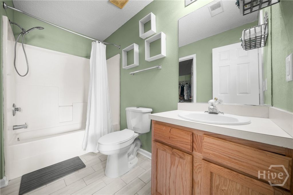 Image 12 of property listing at 2006 Dawson Lane, Rincon, GA 31326