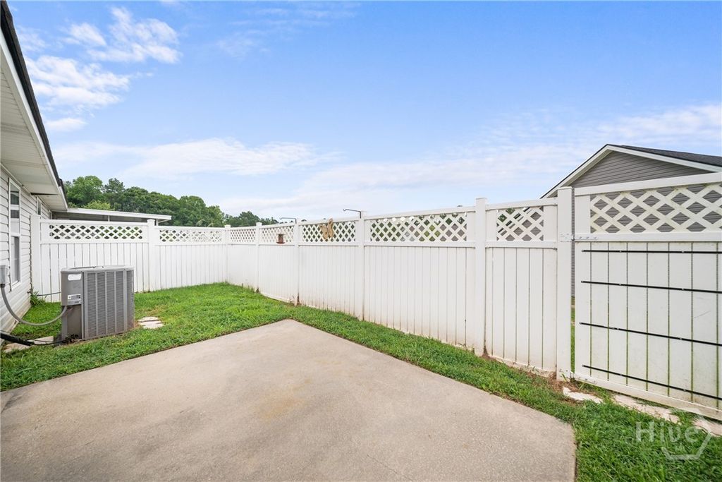 Image 20 of property listing at 2006 Dawson Lane, Rincon, GA 31326