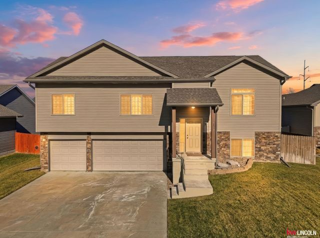 9238 garland Street, Lincoln, NE 68505