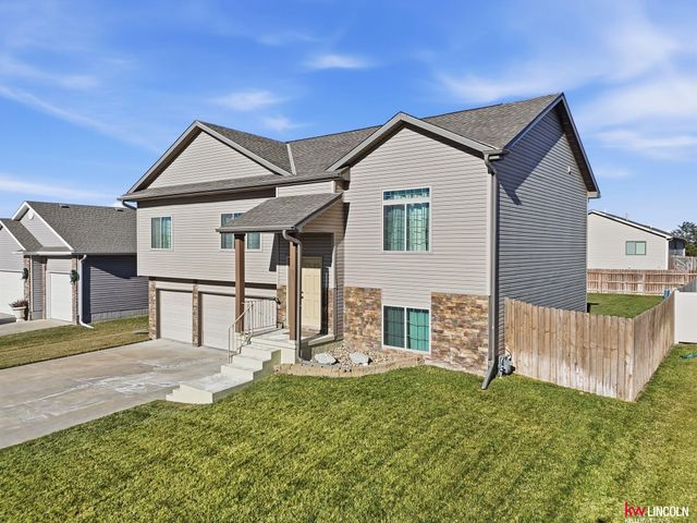 9238 garland Street, Lincoln, NE 68505