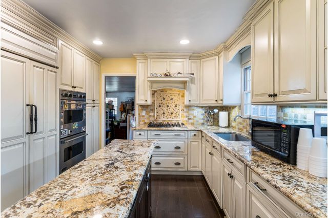 23 Moccasin Place, Monsey, NY 10952