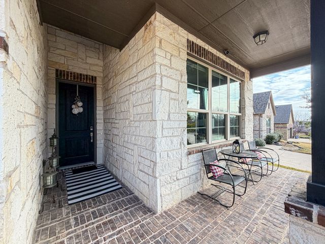 2708 Pointview Court, Lewisville, TX 75067