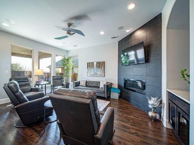 2708 Pointview Court, Lewisville, TX 75067