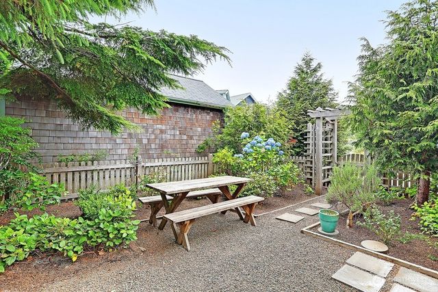 38 Trillium Lane, Pacific Beach, WA 98571