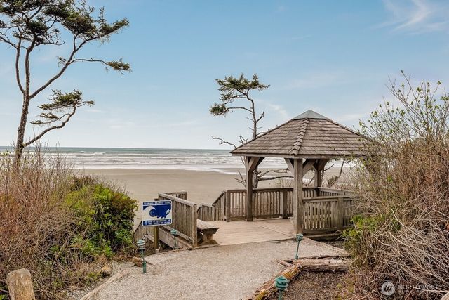 38 Trillium Lane, Pacific Beach, WA 98571