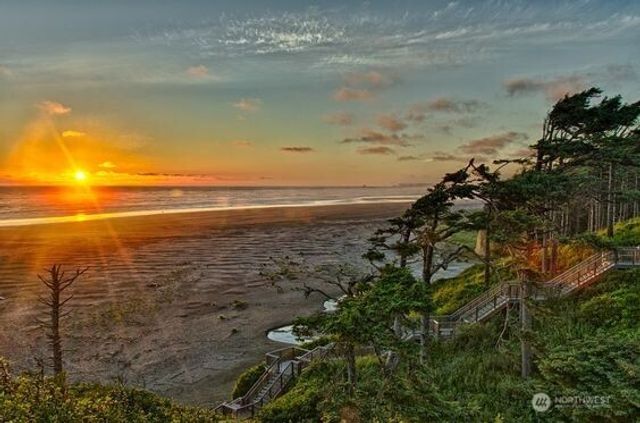 38 Trillium Lane, Pacific Beach, WA 98571