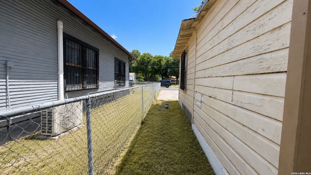 1817 San Luis, San Antonio, TX 78207