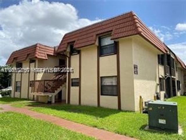 2715 W 66th St 13-21, Hialeah, FL 33016
