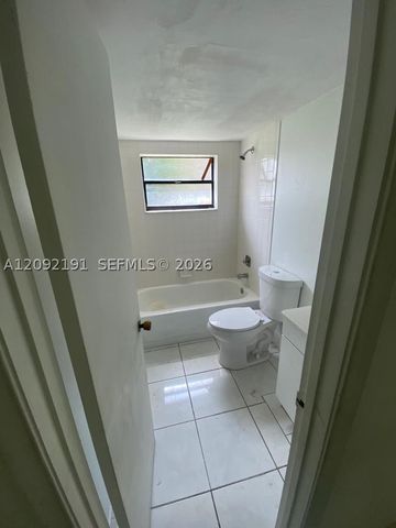 2715 W 66th St 13-21, Hialeah, FL 33016