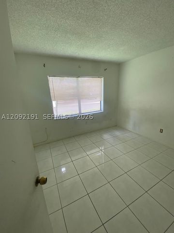 2715 W 66th St 13-21, Hialeah, FL 33016