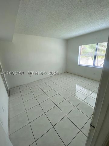2715 W 66th St 13-21, Hialeah, FL 33016