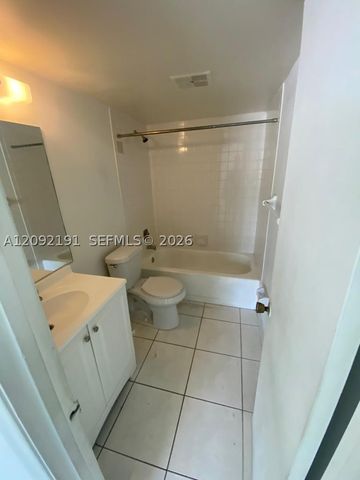 2715 W 66th St 13-21, Hialeah, FL 33016