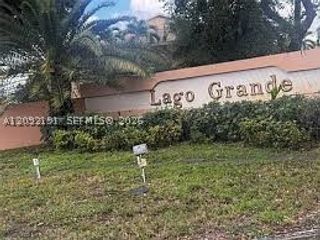 2715 W 66th St 13-21, Hialeah, FL 33016