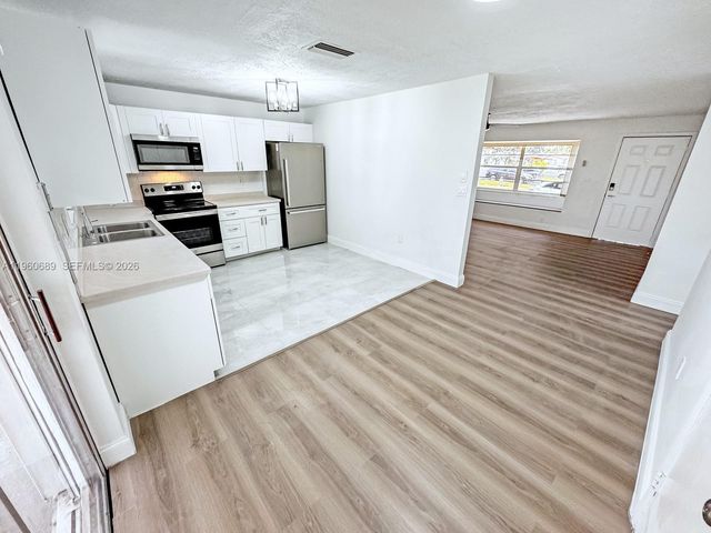 3041 N 74th Ave, Hollywood, FL 33024