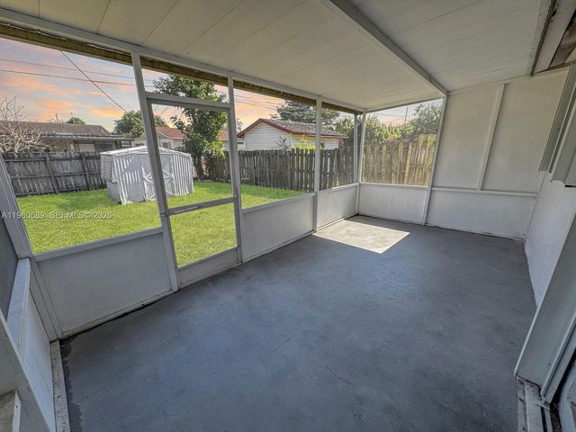 3041 N 74th Ave, Hollywood, FL 33024