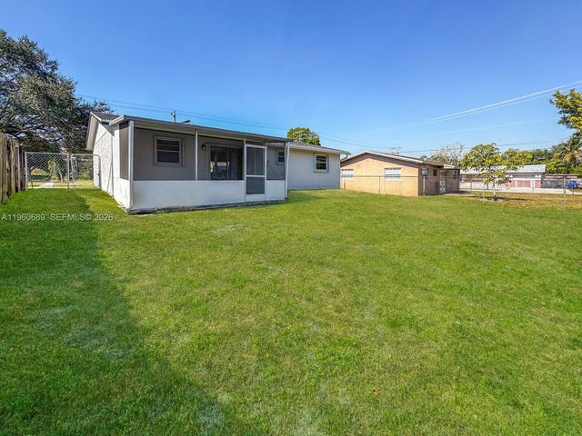 3041 N 74th Ave, Hollywood, FL 33024