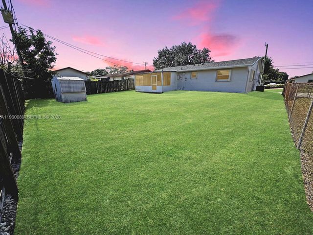 3041 N 74th Ave, Hollywood, FL 33024