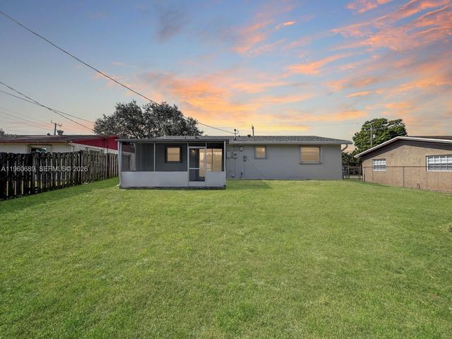 3041 N 74th Ave, Hollywood, FL 33024