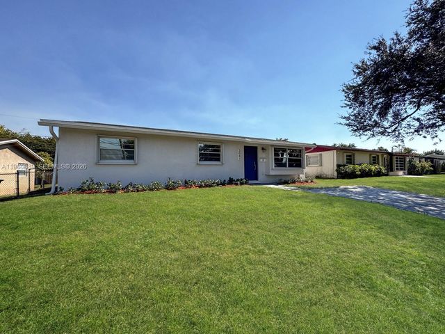 3041 N 74th Ave, Hollywood, FL 33024