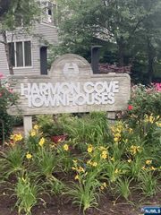 715 Mainsail Lane, Secaucus, NJ 07094