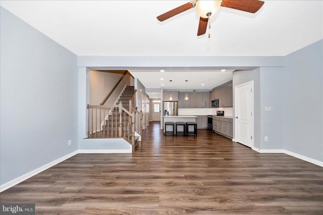 203 CHARTERHOUSE ST, Falling Waters, WV 25419
