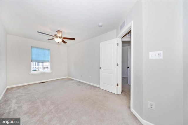 203 CHARTERHOUSE ST, Falling Waters, WV 25419