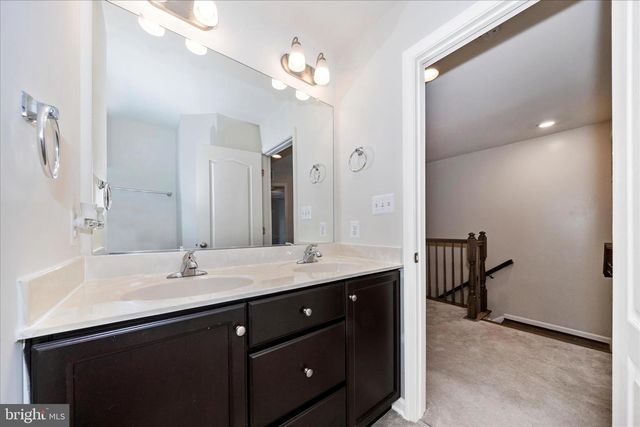203 CHARTERHOUSE ST, Falling Waters, WV 25419