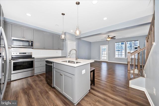 203 CHARTERHOUSE ST, Falling Waters, WV 25419