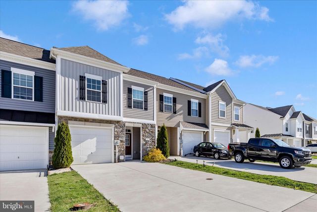 203 CHARTERHOUSE ST, Falling Waters, WV 25419