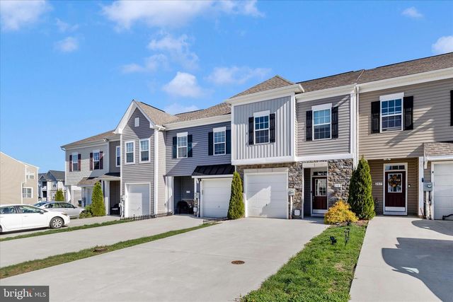 203 CHARTERHOUSE ST, Falling Waters, WV 25419