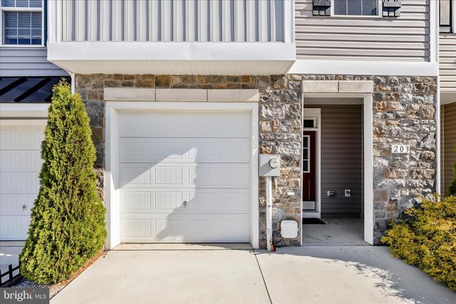203 CHARTERHOUSE ST, Falling Waters, WV 25419