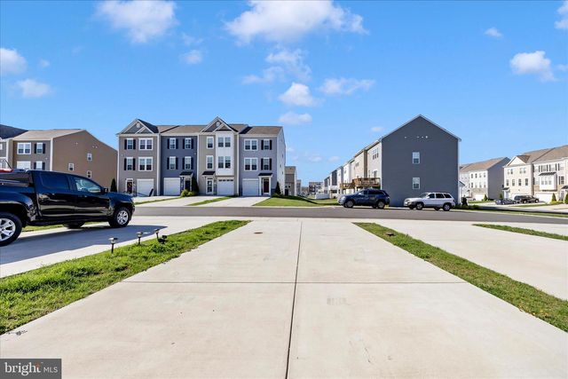 203 CHARTERHOUSE ST, Falling Waters, WV 25419