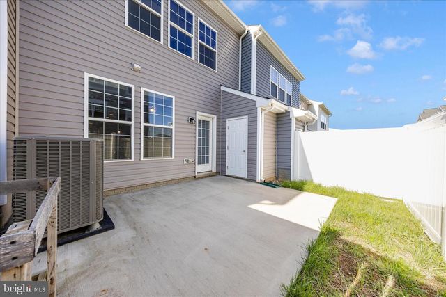203 CHARTERHOUSE ST, Falling Waters, WV 25419
