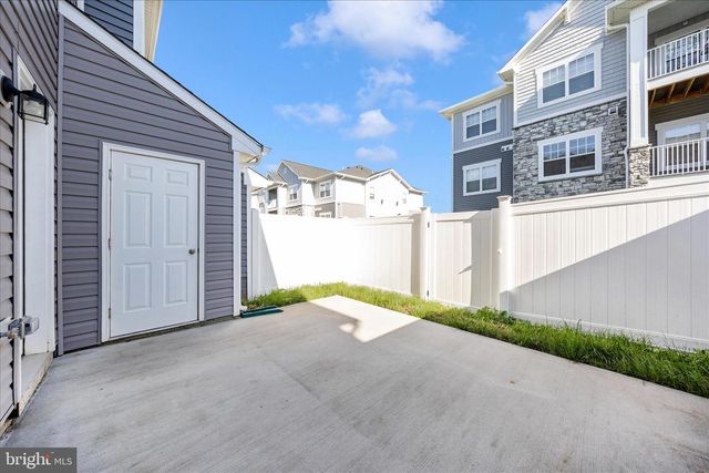 203 CHARTERHOUSE ST, Falling Waters, WV 25419