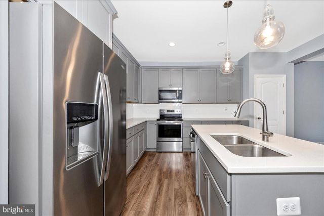 203 CHARTERHOUSE ST, Falling Waters, WV 25419