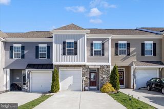 203 CHARTERHOUSE ST, Falling Waters, WV 25419