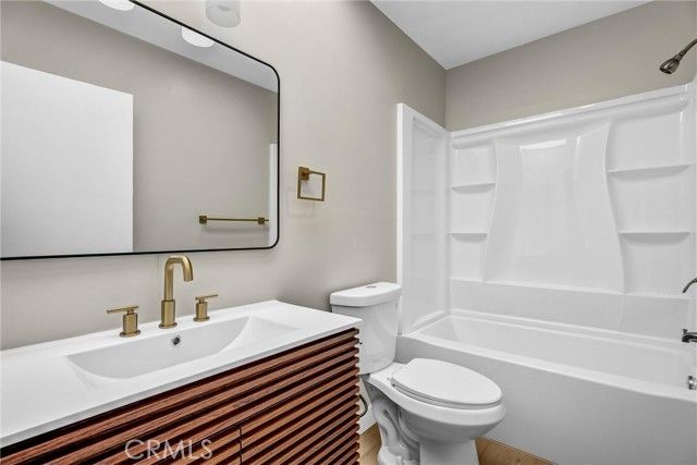 5348 Fairview Boulevard 3, Ladera Heights, CA 90056