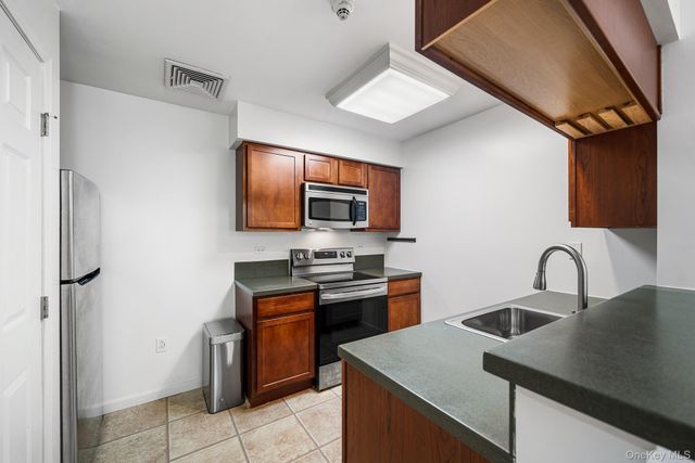 5 Minerva Place 2C, White Plains, NY 10601