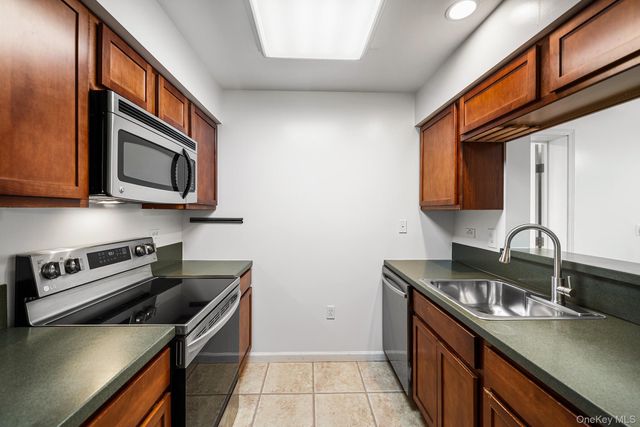 5 Minerva Place 2C, White Plains, NY 10601