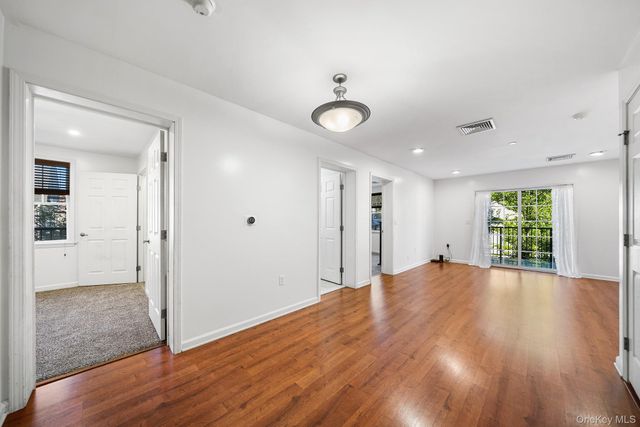 5 Minerva Place 2C, White Plains, NY 10601