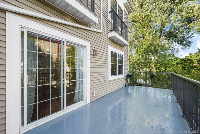 5 Minerva Place 2C, White Plains, NY 10601