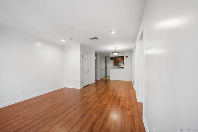 5 Minerva Place 2C, White Plains, NY 10601