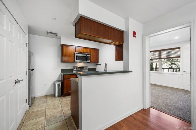 5 Minerva Place 2C, White Plains, NY 10601