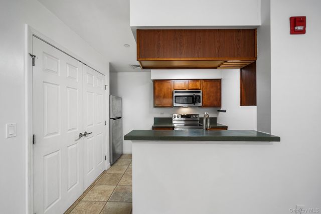 5 Minerva Place 2C, White Plains, NY 10601