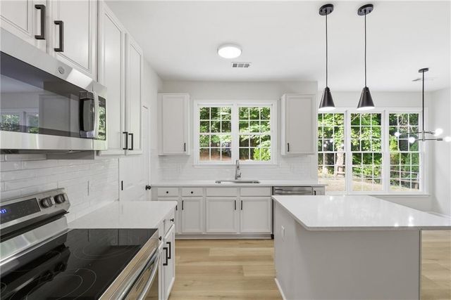 682 Mountain Oaks, Stone Mountain, GA 30087