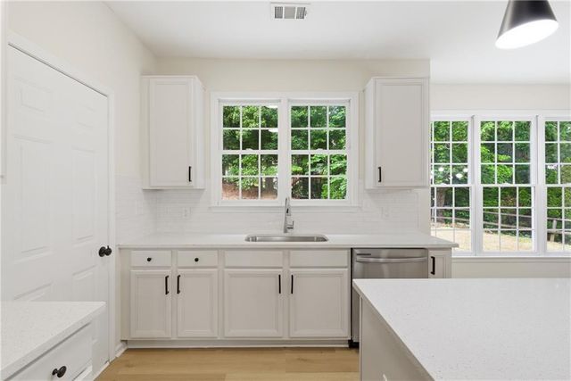 682 Mountain Oaks, Stone Mountain, GA 30087