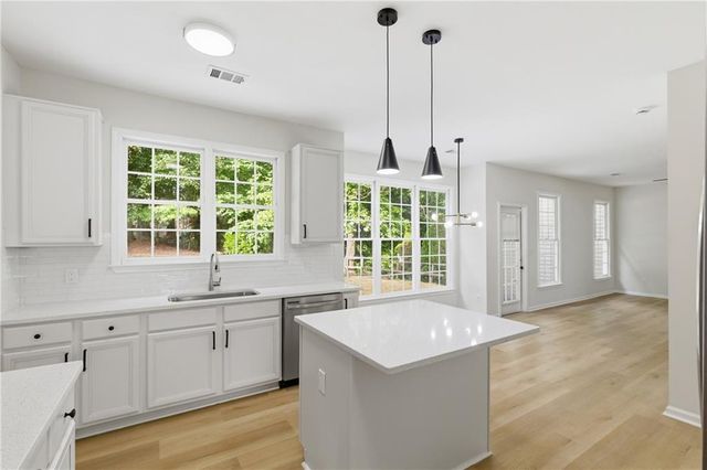 682 Mountain Oaks, Stone Mountain, GA 30087