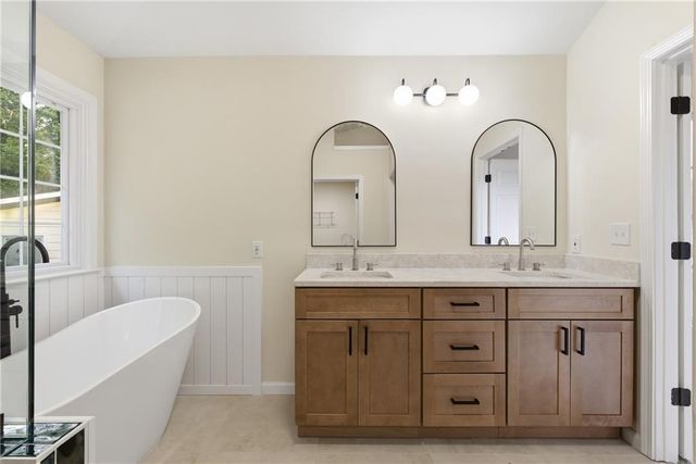 682 Mountain Oaks, Stone Mountain, GA 30087