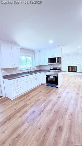 13051 Iowa Drive, Warren, MI 48088